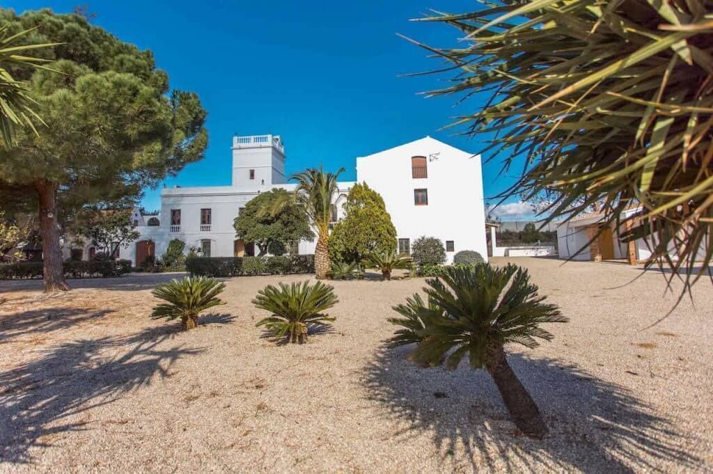 Mas Miró. is located near Mont-roig del Camp 20 kilometers from Reus